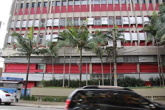 Esquadrias de PVC no Colégio Alef Peretz, junto ao Clube Hebraica, São Paulo