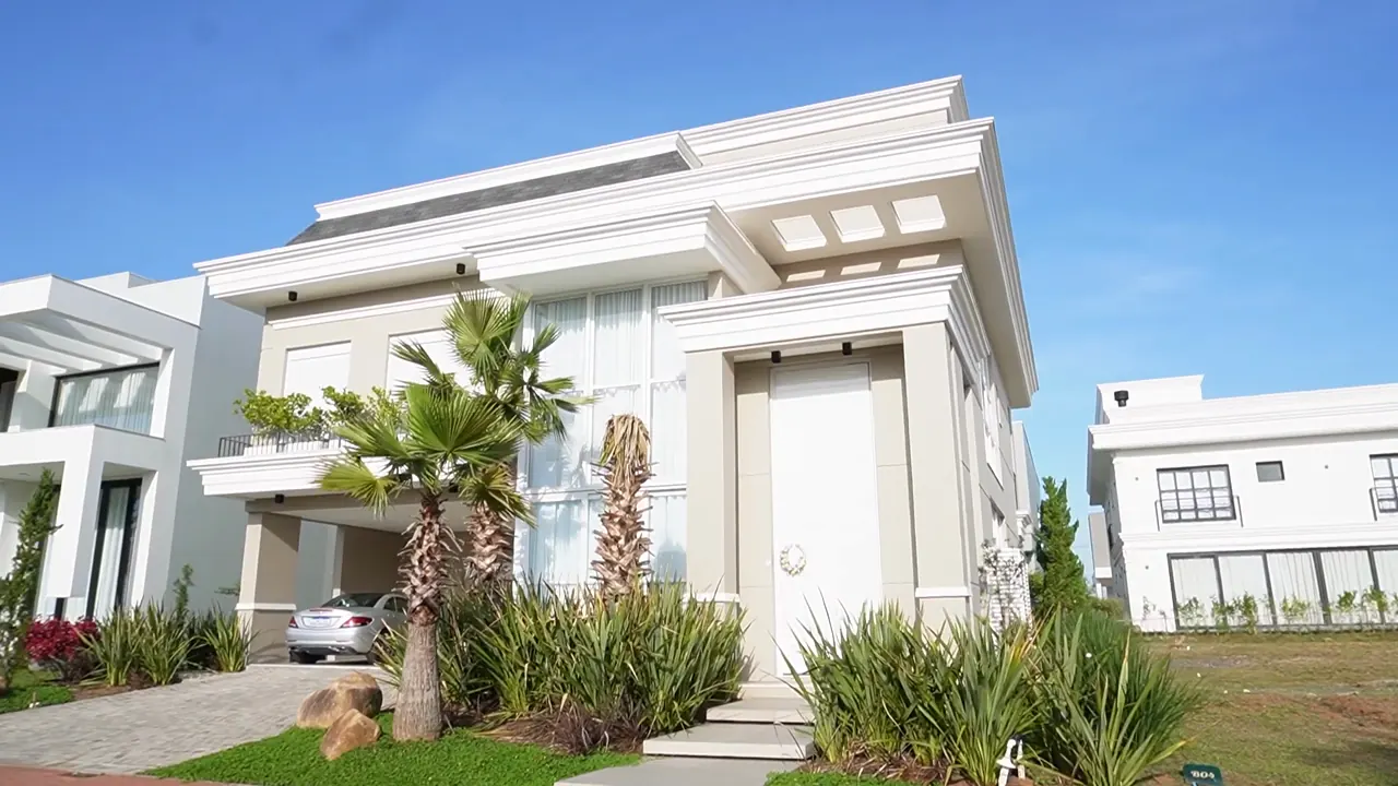 Fachada de residência com esquadrias de PVC, Casa RH